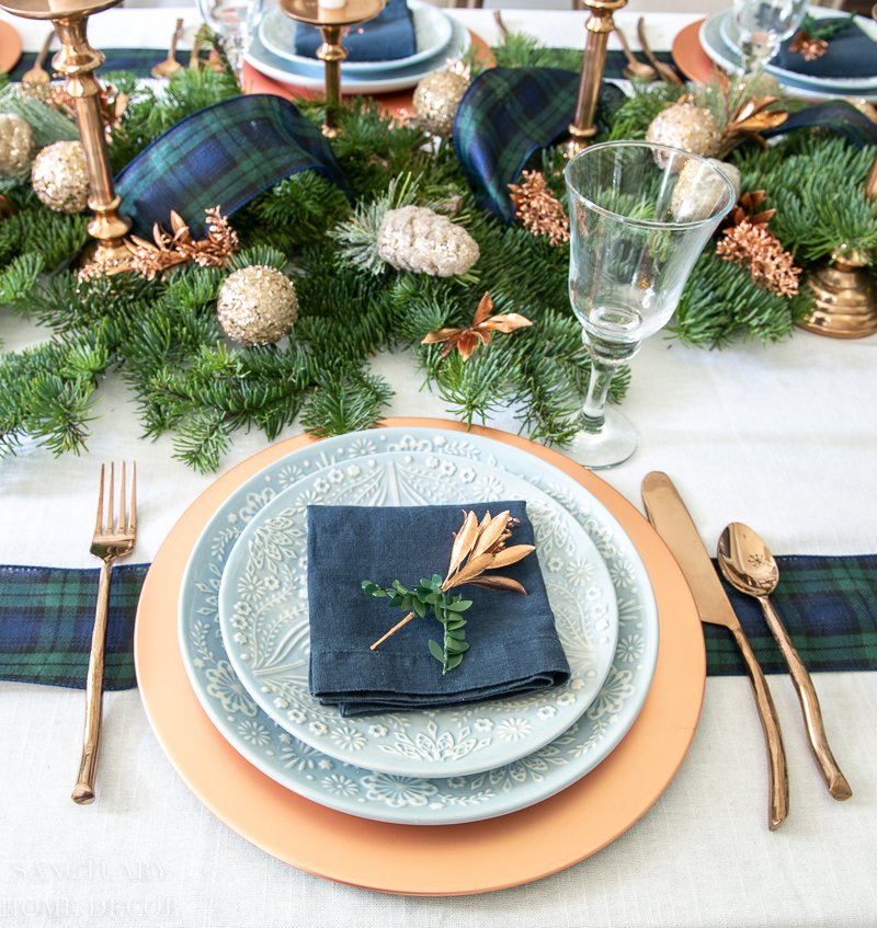 A Simple and Beautiful Holiday Table Setting
