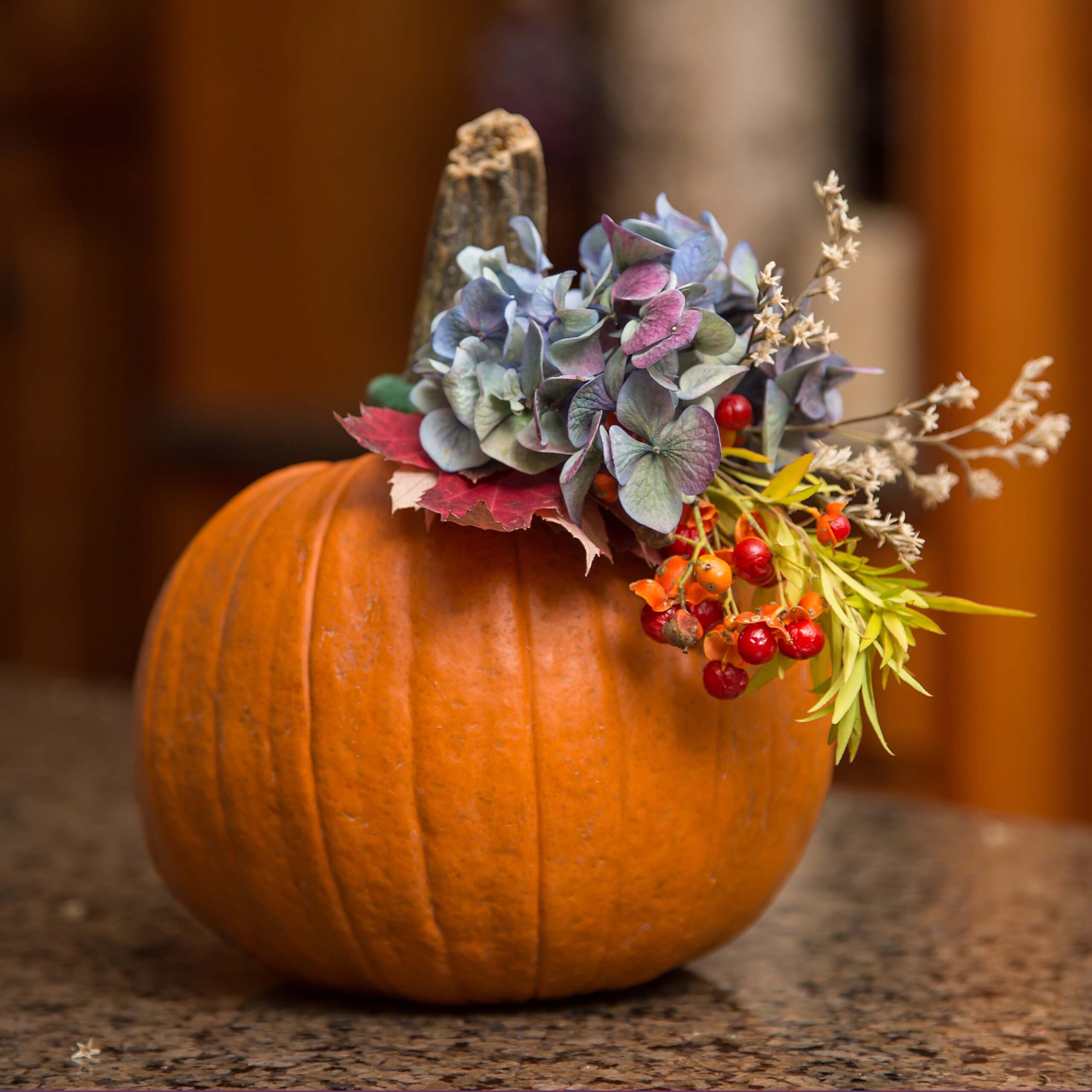 Diy Pumpkin Centerpiece With Fresh Flowers: Step-by-Step Guide