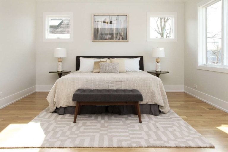 How to Decorate a Bedroom With Neutral Colors