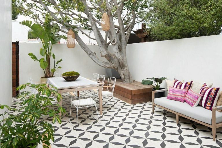 How to Decorate a Patio For Outdoor Entertaining